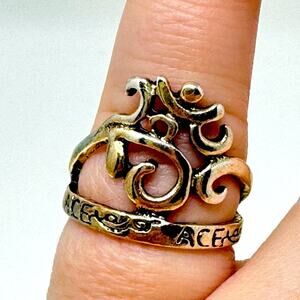 Om Sign Filigree Script Ring Silver Finish Yoga Band NEW